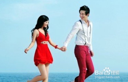 相亲时，女性采取什么办法，能有效迷住对方？