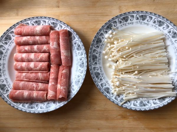 茄汁金针菇牛肉卷