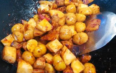 红烧肉炖板栗的做法