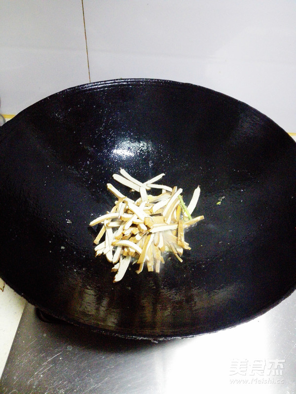 芹菜炒香干金鸡报喜合家乐