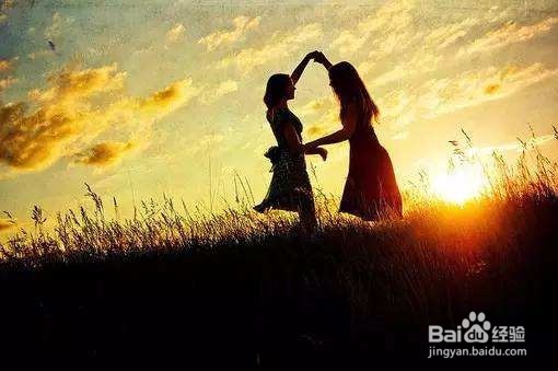 朋友一直让你陪她一起出去玩怎么办