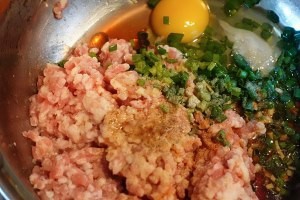 炸荠菜春卷的做法