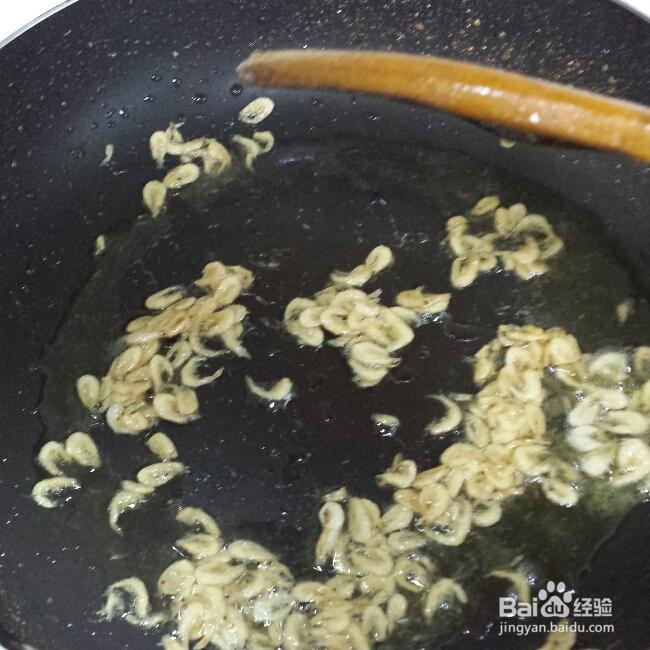 吃货美食-红萝卜炒虾皮！