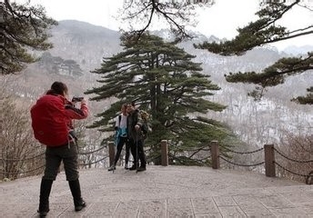 去旅游要必带些什么东西呢?