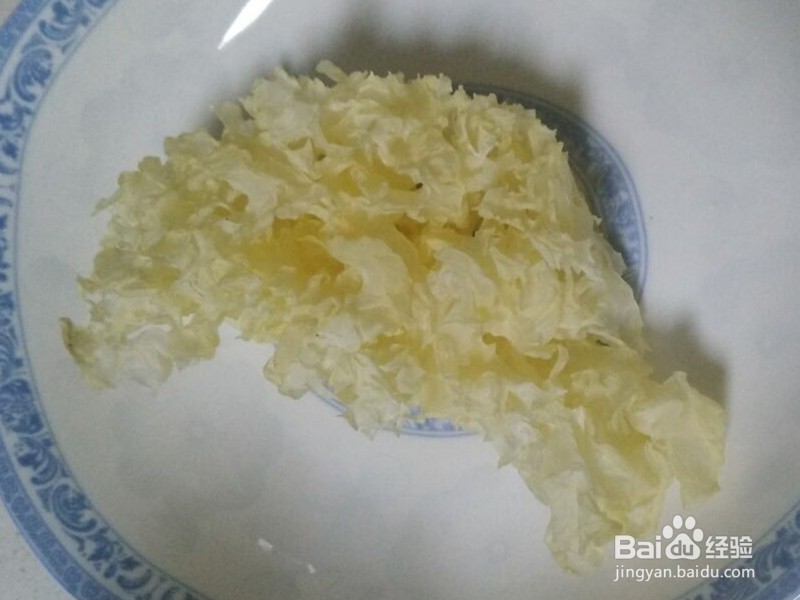 砂锅煲水果银耳粥的做法