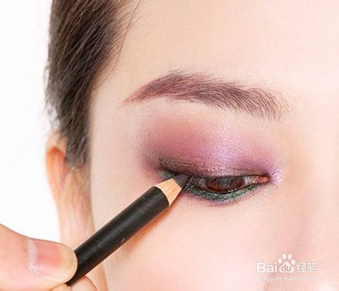 迷幻精灵系派对烟熏妆画法 魅紫从中一抹绿眼妆