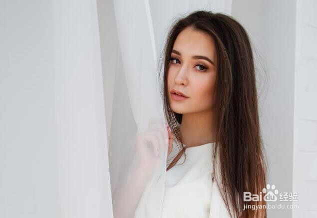 如何拍摄纯色背景的美女人像照？