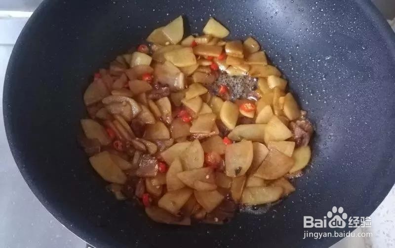 五花肉炒土豆片