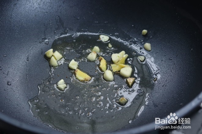 如何制作蒜蓉黄豆酱菠菜
