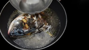 红汤胖头鱼的制作步骤！
