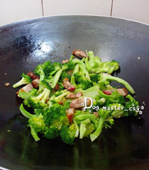 【西兰花炒烧肉】