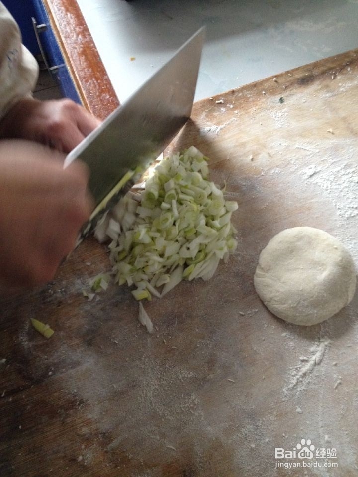 早餐烧饼油饼怎么做~