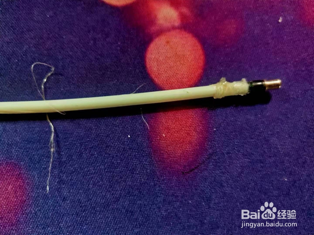 耳机插头断到耳机孔怎么取出来