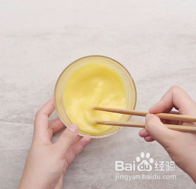 怎样制作酱香浓郁的鸡蛋拌面步骤