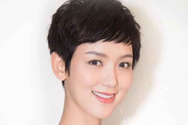 盛装玛丽是谁扮演的