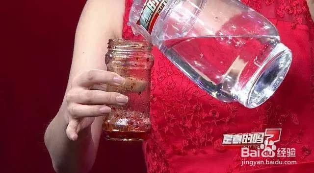 教你如何用大米快速清洁瓶子