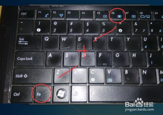 如何调节电脑屏幕的亮度