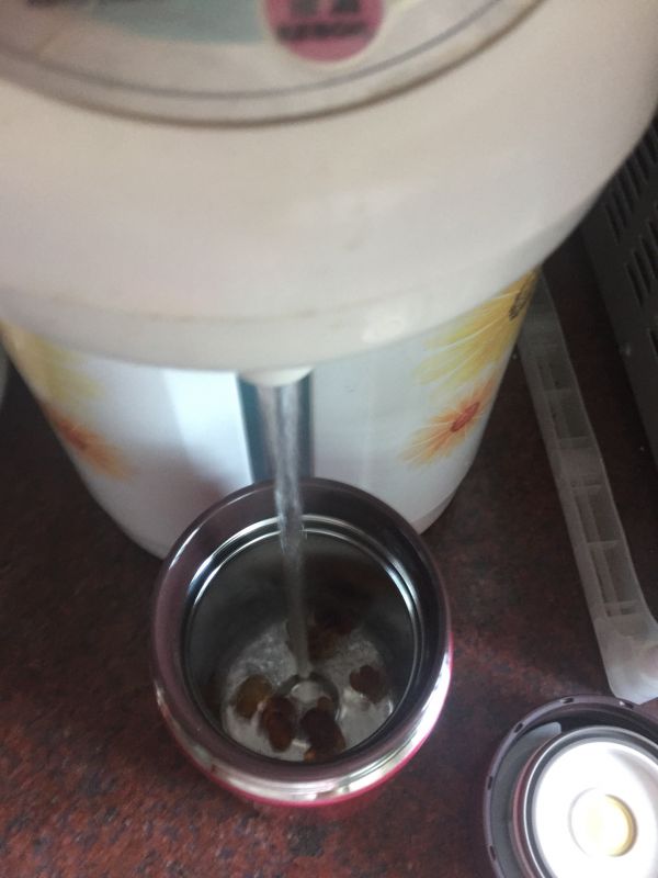 桃胶枸杞水果茶