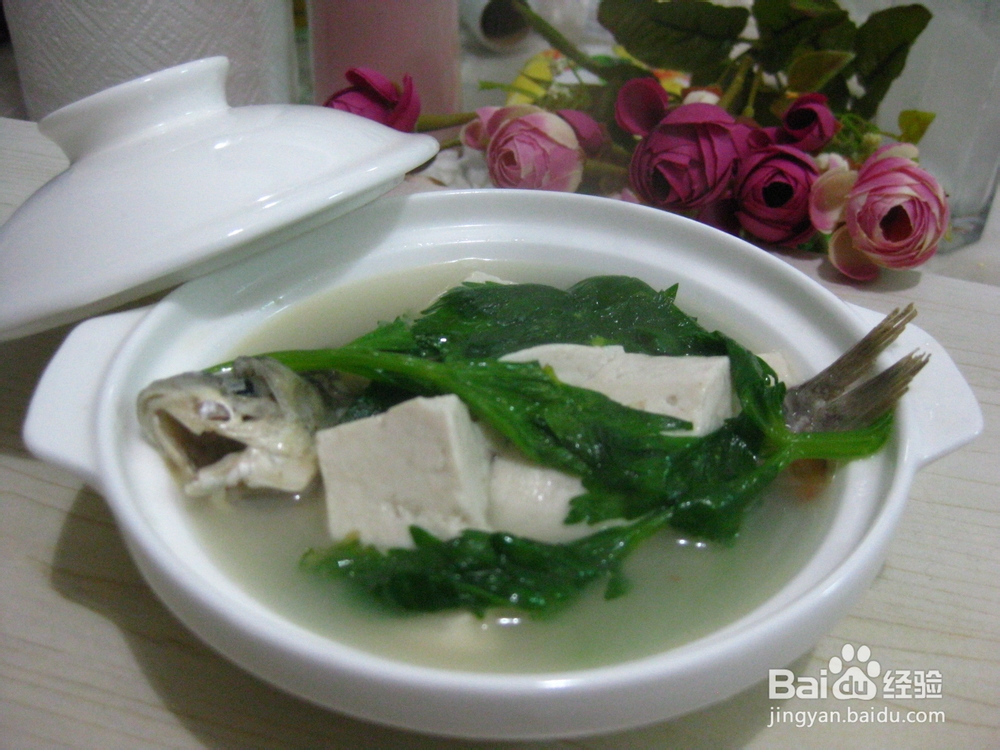 怎样炖出奶白色的鲫鱼汤——鲫鱼炖豆腐