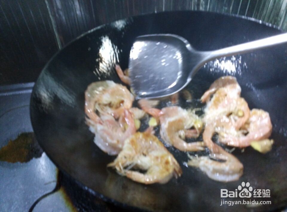 外酥里嫩的油爆虾