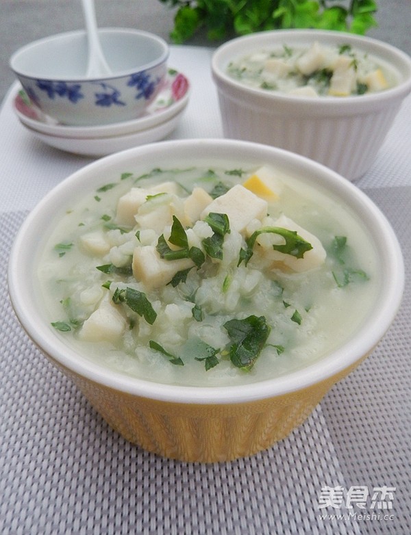 鱼糕荠菜粥的做法