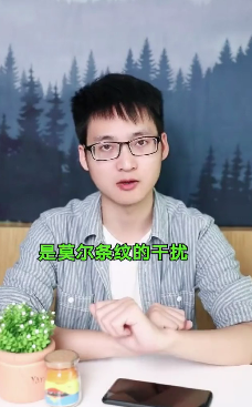 为什么手机拍摄电脑屏幕时会出现波纹