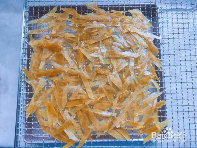 吃剩的柚子皮不要扔，削一削，做成小零食