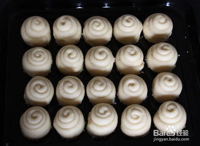 小时候最爱的蜂蜜脆底小面包的做法