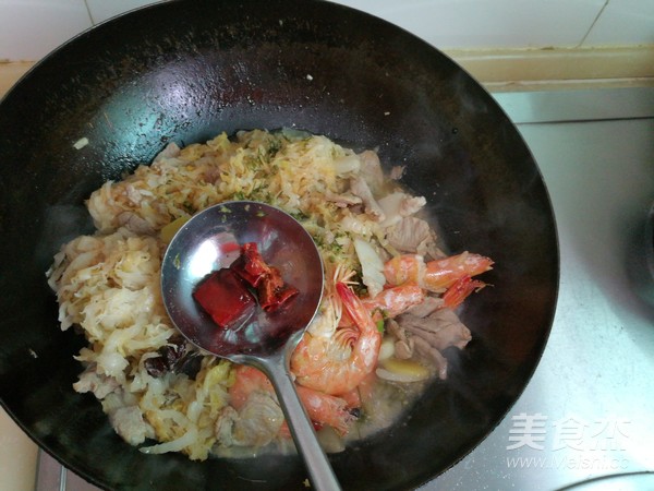 酸菜炖血肠的做法