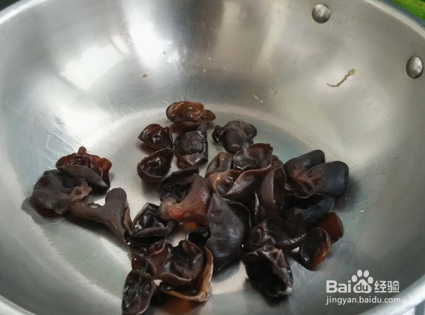 如何制作鸡蛋炒苦瓜黑木耳