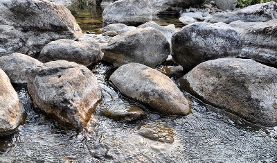 几招教你户外溯溪探险