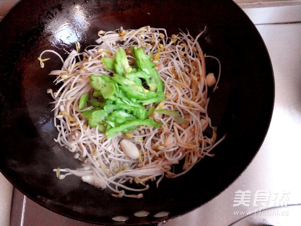 苦瓜炒三丝的做法