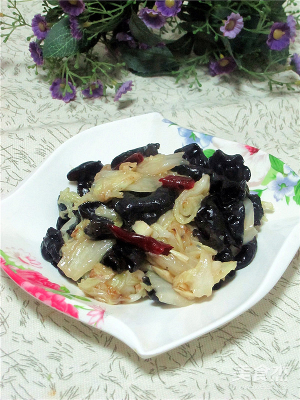 一道简单而独特的黑白菜