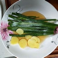 在家制作美味的双椒鱼头