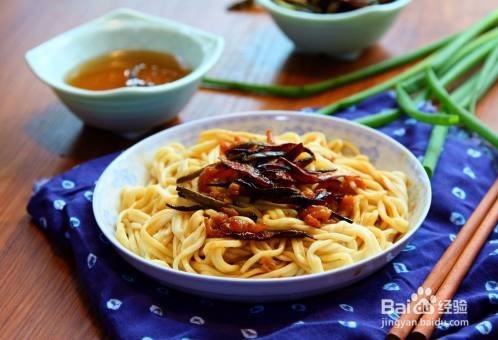 年味之还原老味道葱油拌面怎么做?