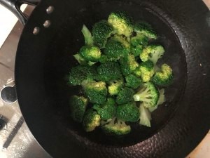 健康养生佳品两人份西兰花炒牛扒肉的做法