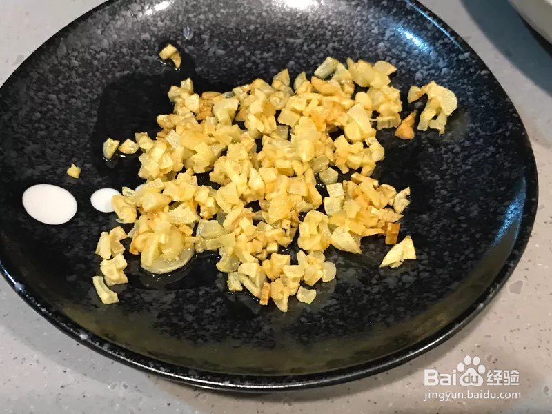 怎样做出家常菜系列之蒜蓉蒸鸡胸肉