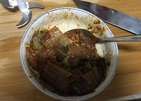 怎样制作韩国冬天超火爆的脊骨土豆汤步骤