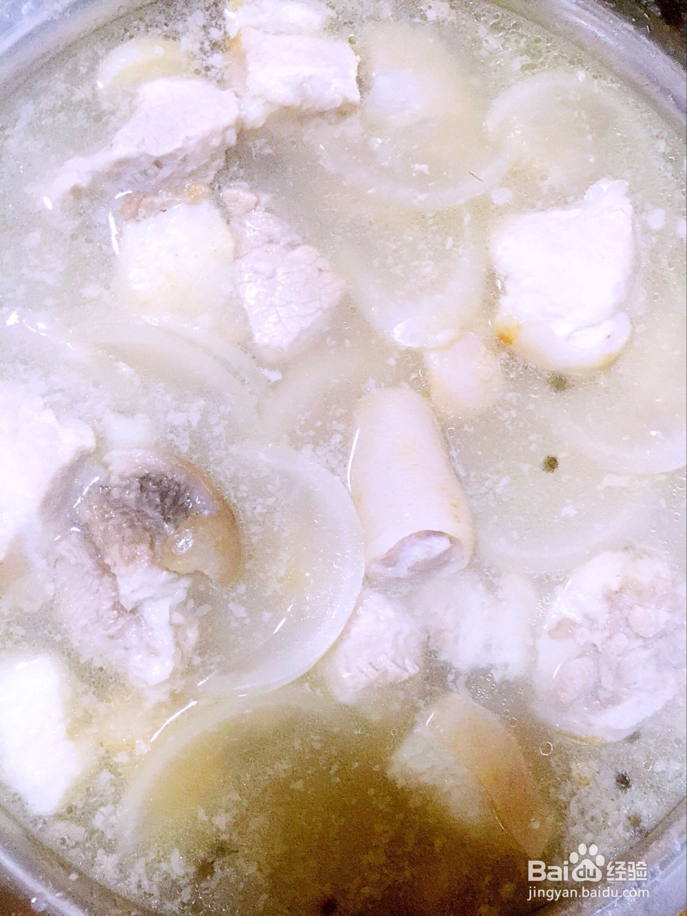 超下饭的酸萝卜炖猪尾的家常做法