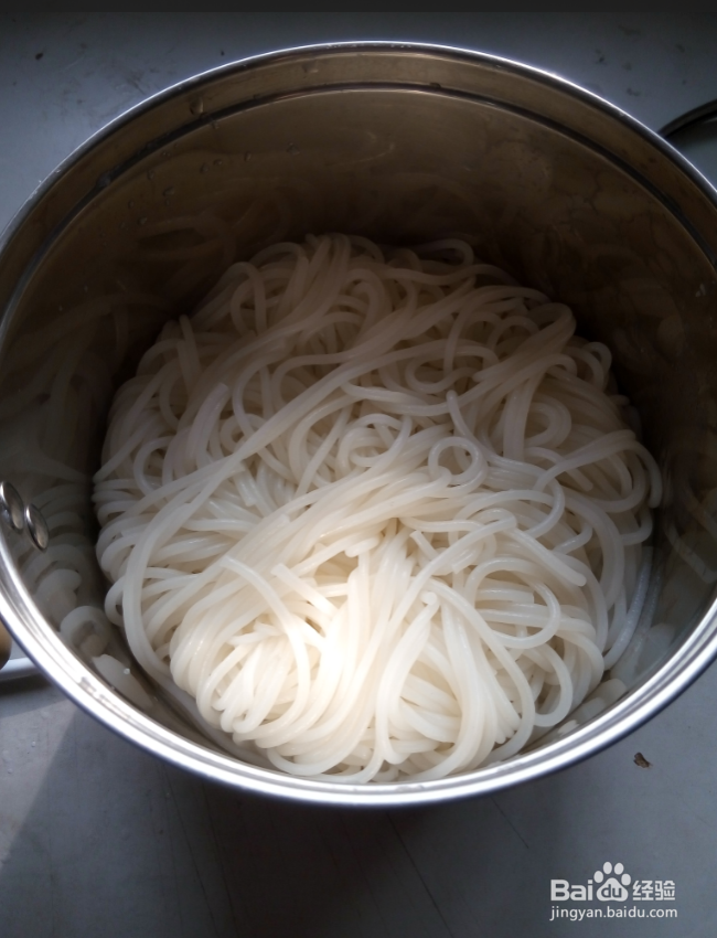 在宿舍如何自己动手煮一碗美味的螺蛳粉