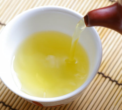 盛夏消暑，宜饮热茶