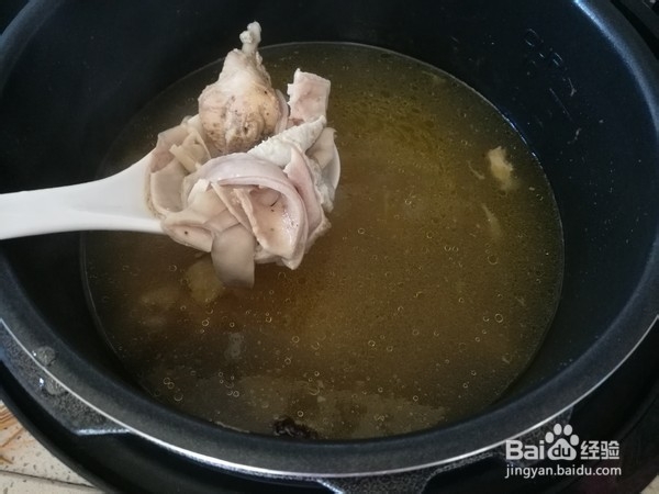 猪肚煲鸡的做法