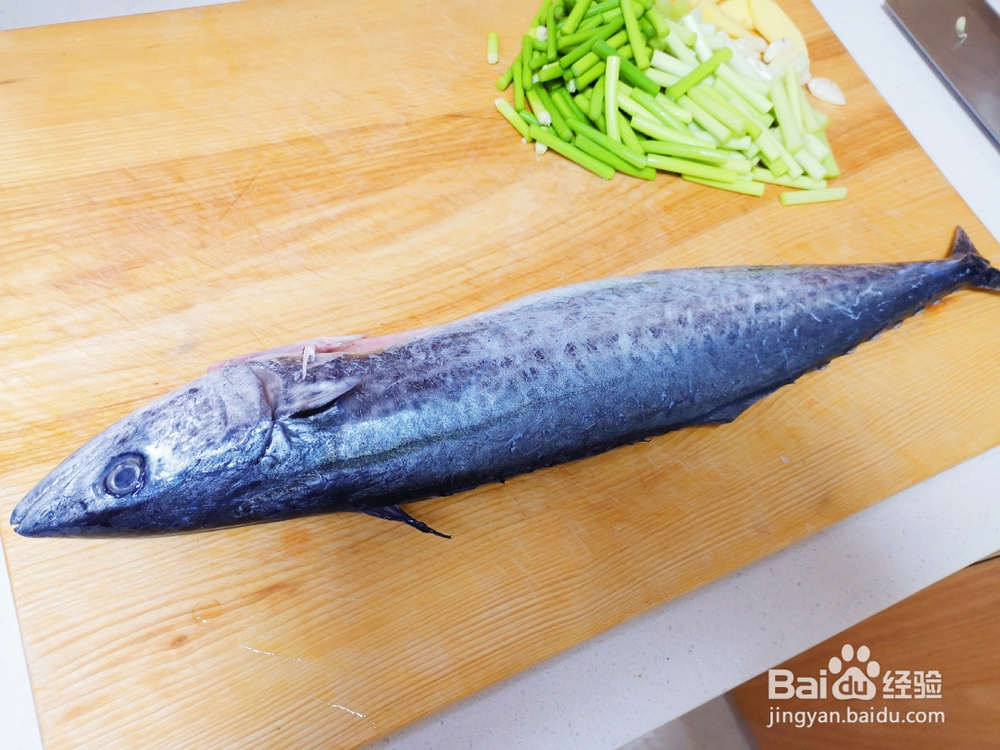 一个人做蒜苔鲅鱼