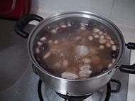 美的冬日厨房 桂圆肉花生排骨汤