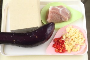 豆腐肉末茄子煲的做法