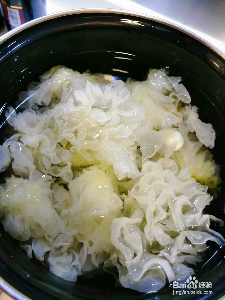 好吃不腻的银耳莲子羹