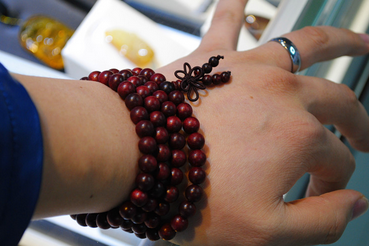 小叶紫檀手串抛光盘珠步骤