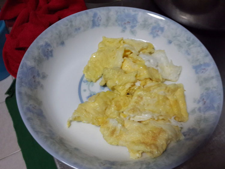 让你垂涎欲滴的蒜黄炒鸡蛋！