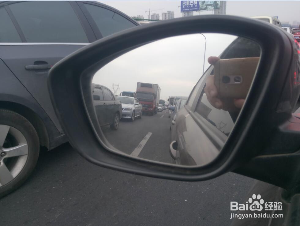 堵车时怎样安全驾驶