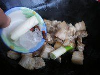 菠萝红烧肉的做法